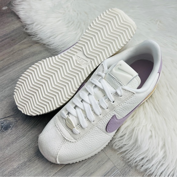 NWT Cortez Se Women’s Shoes - Picture 5 of 10